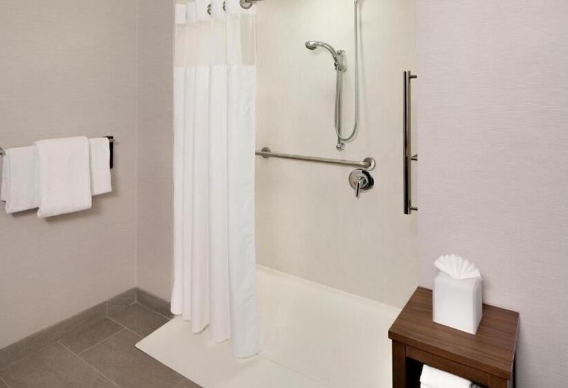 اتاق استاندارد با تخت بزرگ برای معلولان, Courtyard By Marriott Stamford Downtown