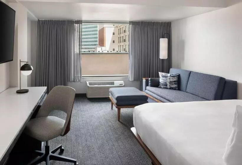 身障者適用キングサイズベッドルーム, Courtyard By Marriott Stamford Downtown