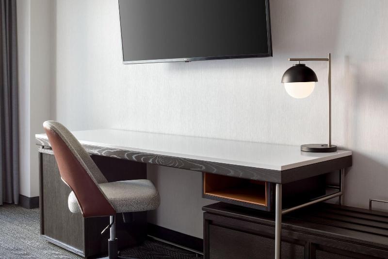 اتاق استاندارد با تخت بزرگ, Courtyard By Marriott Stamford Downtown