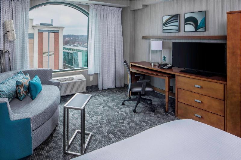 اتاق استاندارد با تخت بزرگ, Courtyard By Marriott Stamford Downtown