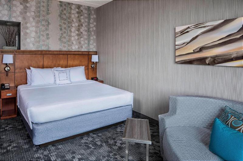 اتاق استاندارد با تخت بزرگ, Courtyard By Marriott Stamford Downtown
