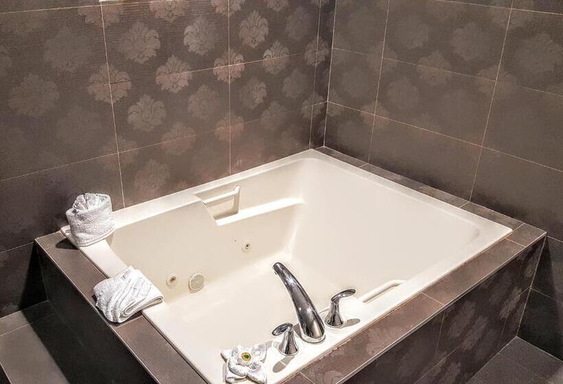 스위트 킹사이즈 침대, Gardena Terrace Inn