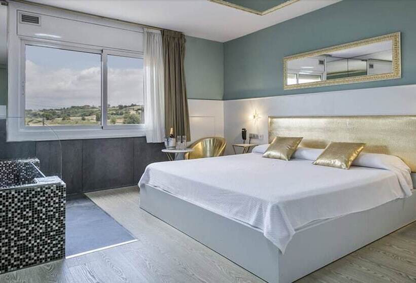 סוויטת ג'וניור עם מסג'ר מים, H