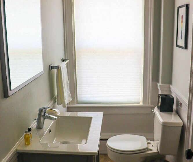 اتاق اکونومی, Mercury Hotel Provincetown
