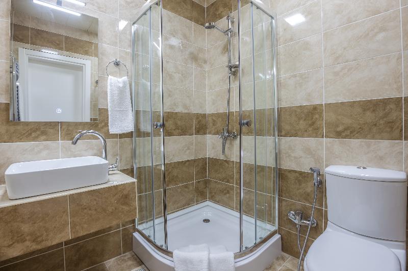 Standard Triple Room, Premier Old Gates