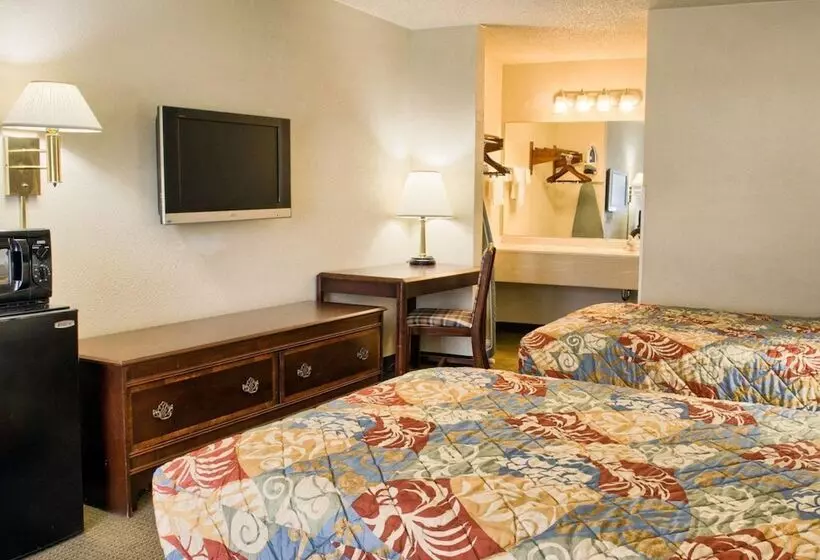 ２ダブルベッドのスタンダードルーム, Rodeway Inn  Richmond