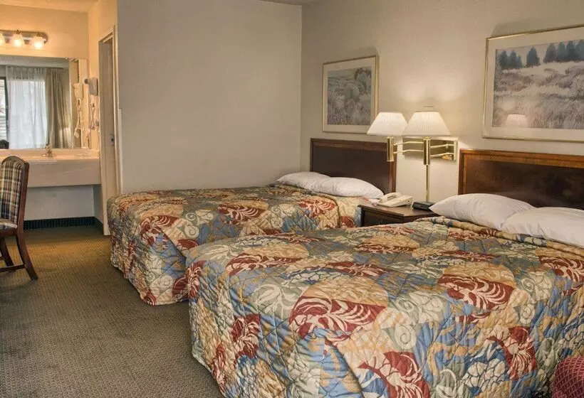 ２ダブルベッドのスタンダードルーム, Rodeway Inn  Richmond