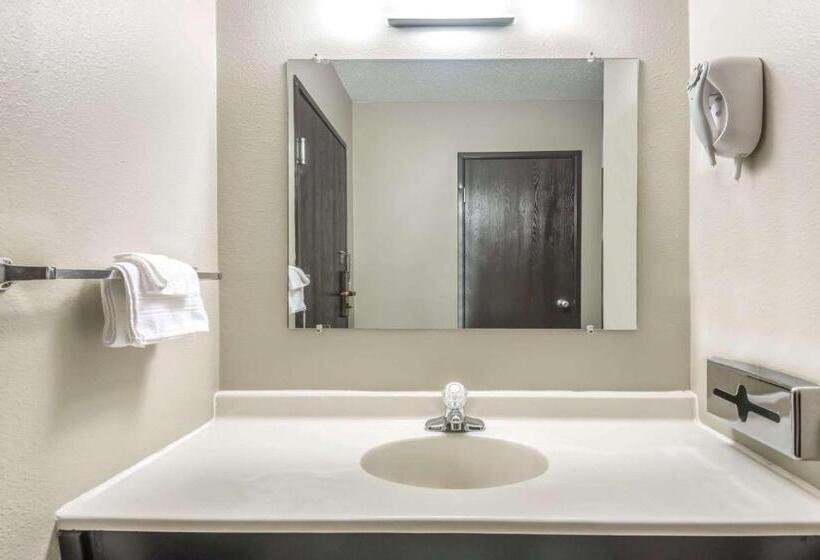 جناح ديلوكس سرير كينج, Super 8 By Wyndham Kimball