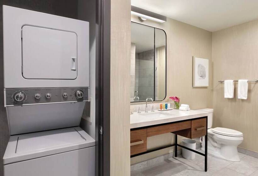 سوئیت با بالکن, Twelve Midtown, Marriott Autograph Collection