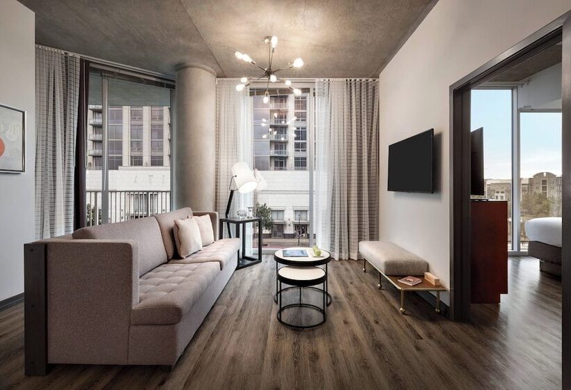 سوئیت با بالکن, Twelve Midtown, Marriott Autograph Collection