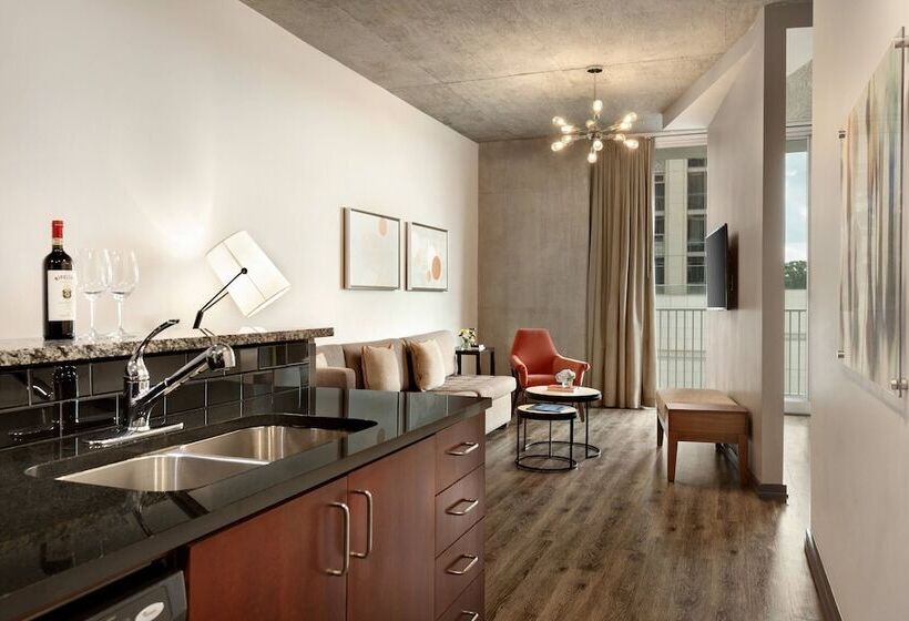 سوئیت با بالکن, Twelve Midtown, Marriott Autograph Collection