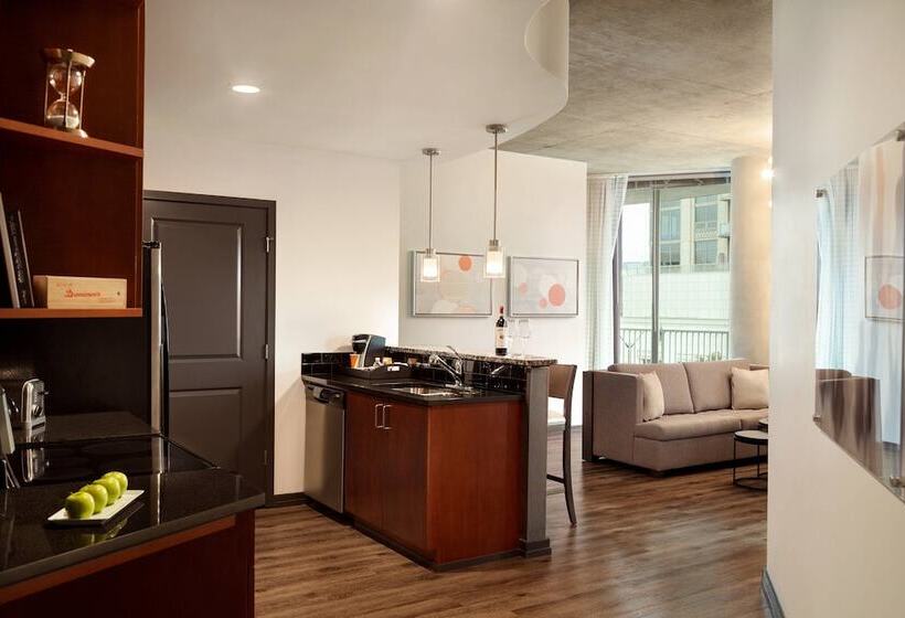 سوئیت با بالکن, Twelve Midtown, Marriott Autograph Collection