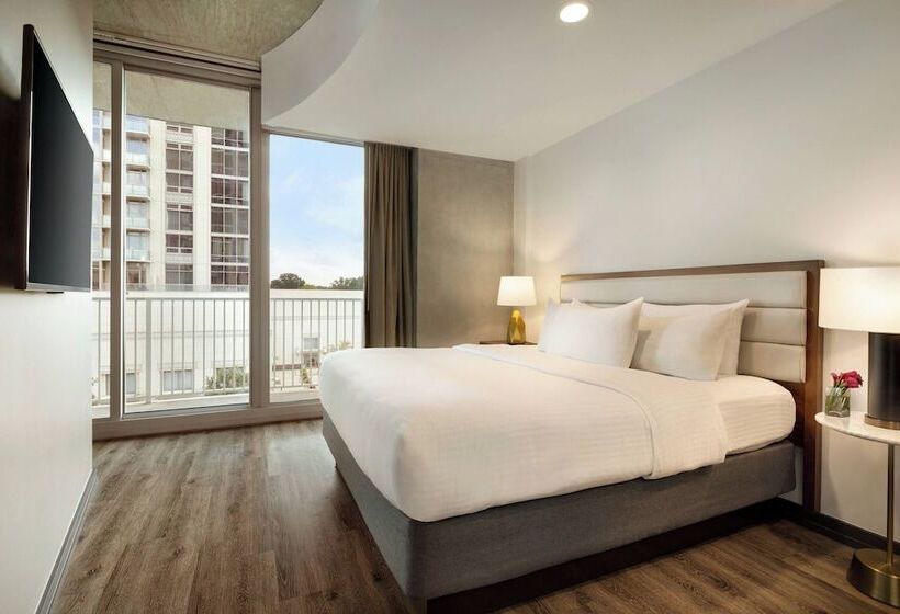 سوئیت با بالکن, Twelve Midtown, Marriott Autograph Collection