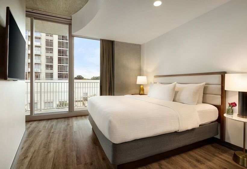 سوئیت با بالکن, Twelve Midtown, Marriott Autograph Collection