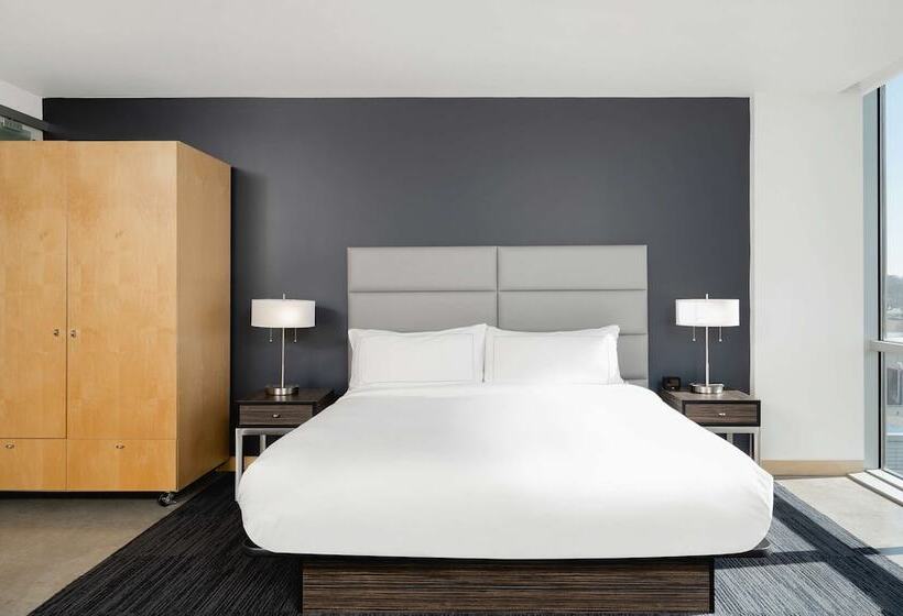 חדר סטנדרט מיטה זוגית, Vetro Iowa City, Tapestry Collection By Hilton