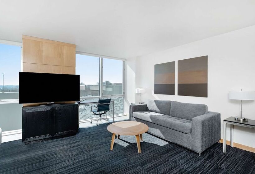 标准间带双人床, Vetro Iowa City, Tapestry Collection By Hilton