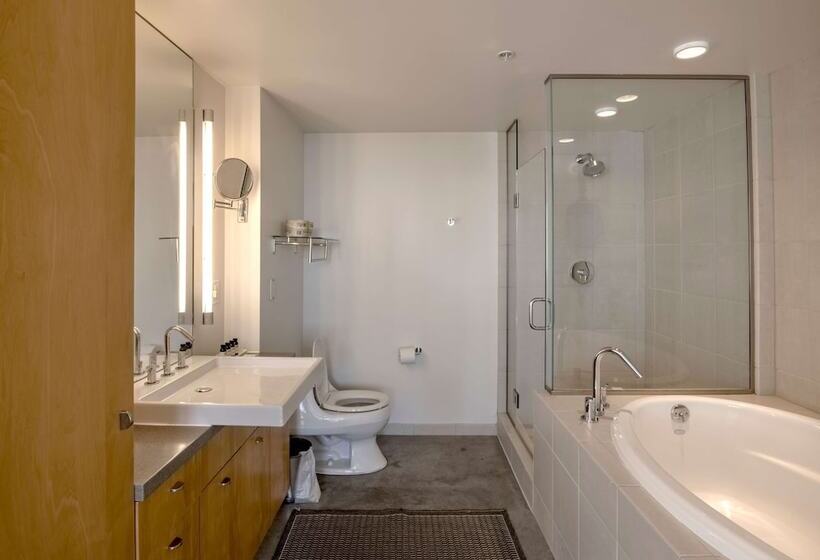 Номер Стандарт 2 Двуспальные Кровати, Vetro Iowa City, Tapestry Collection By Hilton