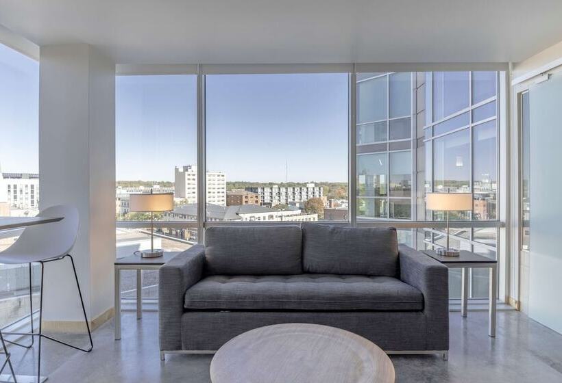 Номер Стандарт 2 Двуспальные Кровати, Vetro Iowa City, Tapestry Collection By Hilton