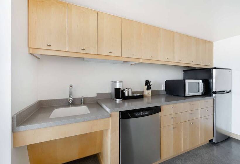 חדר סטנדרט שתי מיטות זוגיות, Vetro Iowa City, Tapestry Collection By Hilton