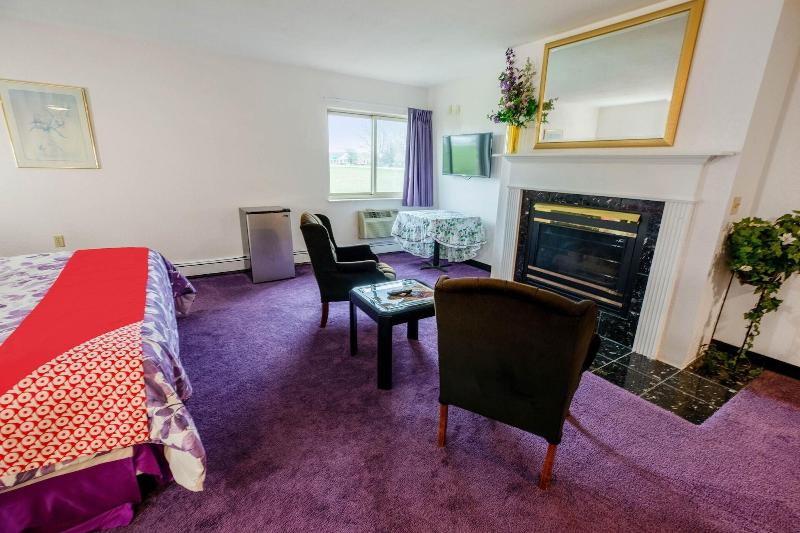 带大床的标准间, Brass Bell Inn & Suites