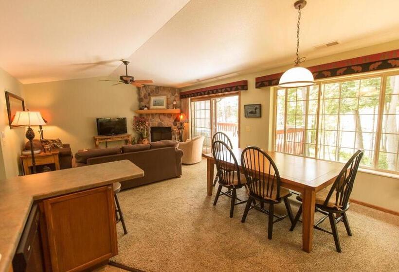 شقة غرفة واحدة, Wild Eagle Lodge