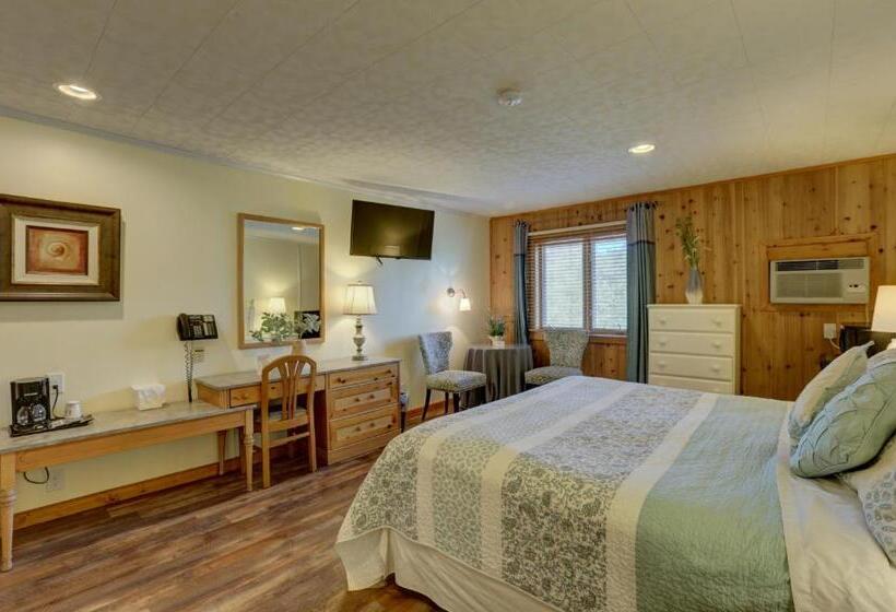 带大床的豪华间, Cape Pines Motel