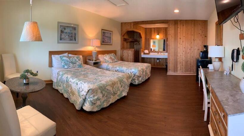 带2个双人床的标准工作室, Cape Pines Motel