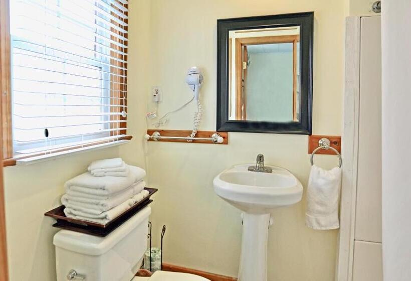 带大床的标准工作室, Cape Pines Motel