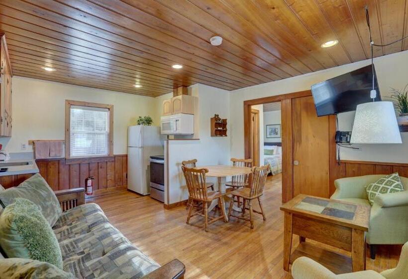 家庭工作室, Cape Pines Motel