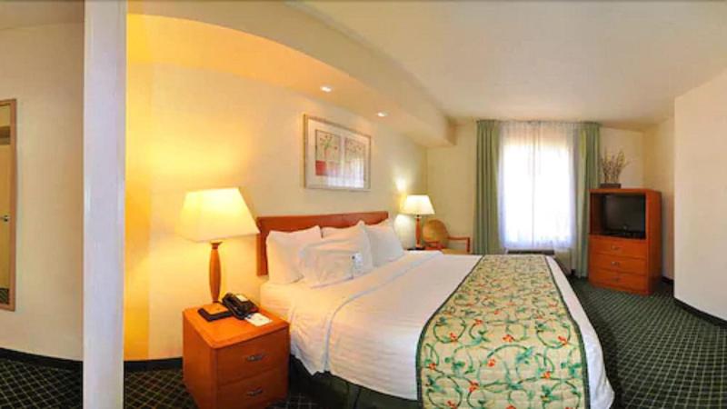 스위트 킹사이즈 침대, Fairfield Inn & Suites Marianna