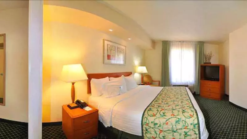 キングサイズベッドのスイートルーム, Fairfield Inn & Suites Marianna