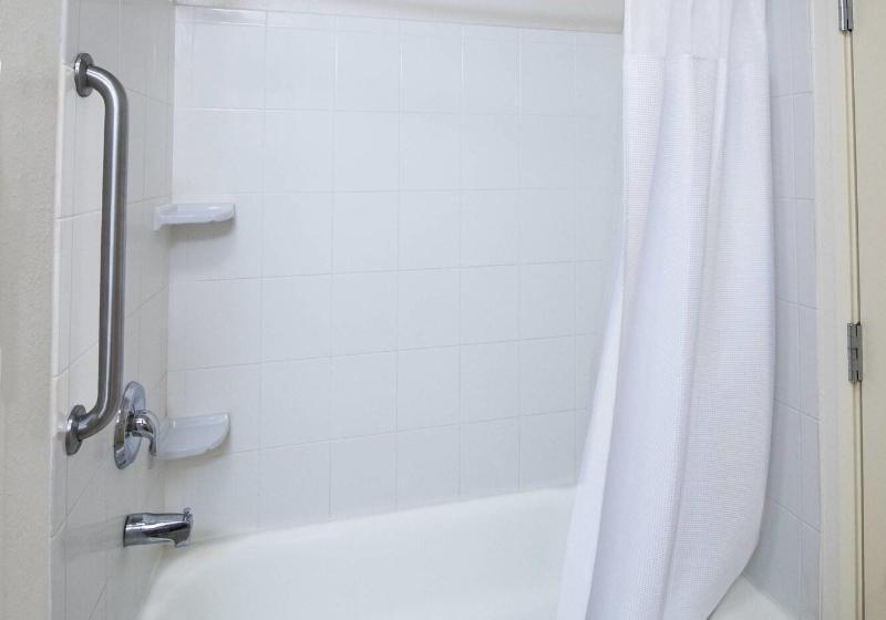 스위트 킹사이즈 침대, Fairfield Inn & Suites Marianna