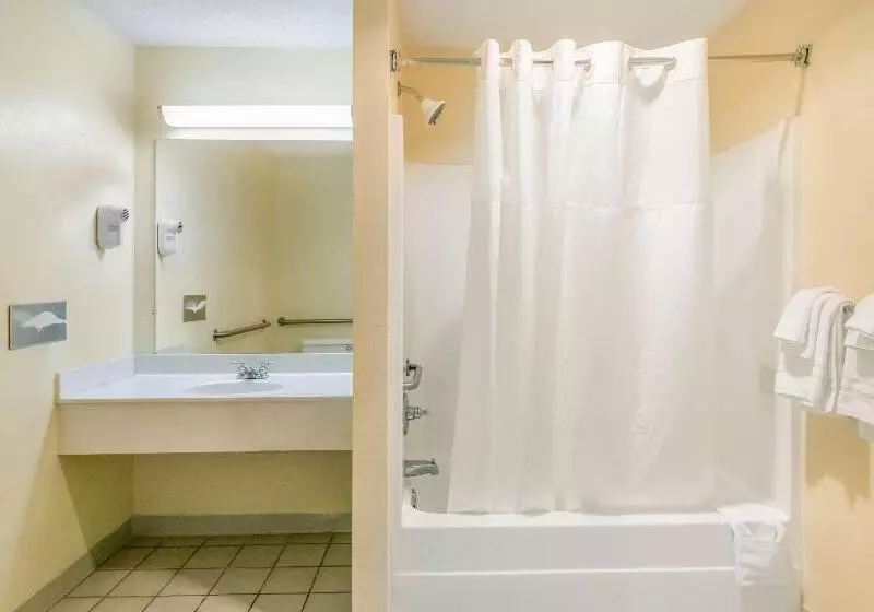 身障者適用キングサイズベッドルーム, Americas Best Value Inn Clayton
