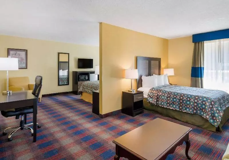 キングサイズベッドのスイートルーム, Americas Best Value Inn Clayton