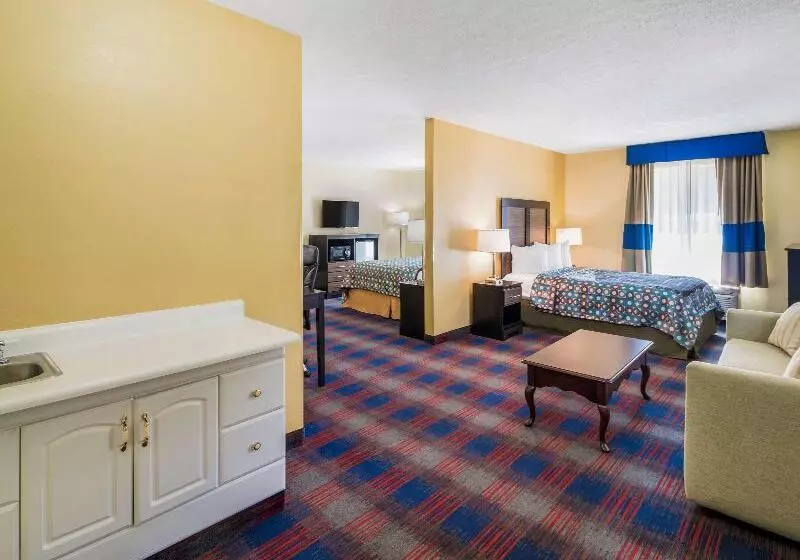 キングサイズベッドのスイートルーム, Americas Best Value Inn Clayton