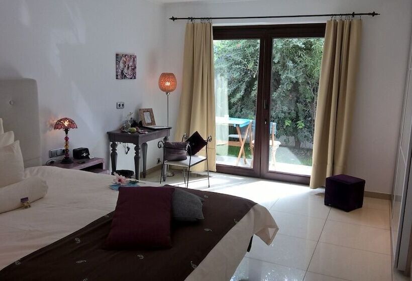 Номер Deluxe, Birdcage Gay Men Resort and Lifestyle