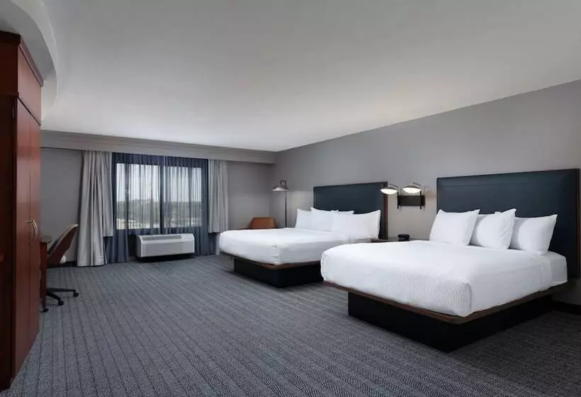 ２ダブルベッドのスタンダードルーム, Courtyard By Marriott Wichita At Old Town
