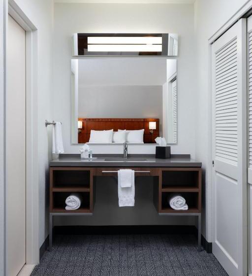 스탠다드 룸 킹사이즈 침대, Courtyard By Marriott Wichita At Old Town