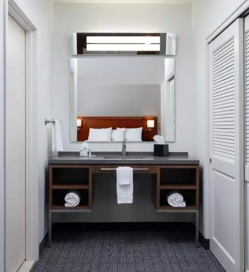 キングサイズベッドのスタンダードルーム, Courtyard By Marriott Wichita At Old Town