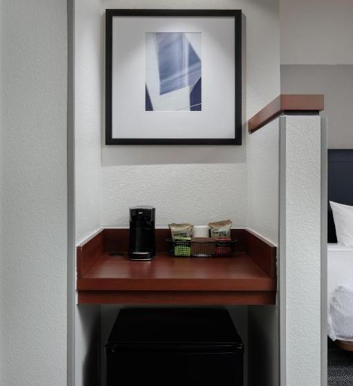 스탠다드 룸 킹사이즈 침대, Courtyard By Marriott Wichita At Old Town