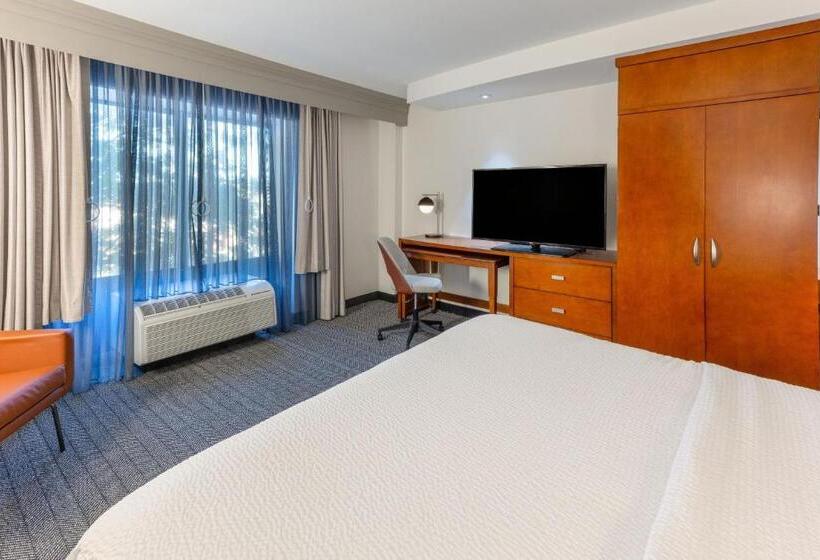 스탠다드 룸 킹사이즈 침대, Courtyard By Marriott Wichita At Old Town