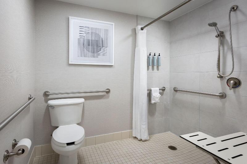 스탠다드 룸 킹사이즈 침대, Courtyard By Marriott Wichita At Old Town