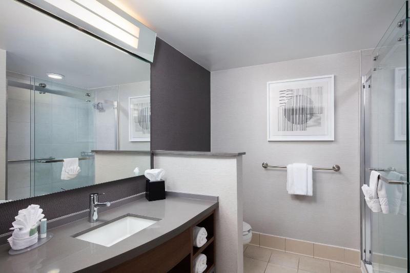 스탠다드 룸 킹사이즈 침대, Courtyard By Marriott Wichita At Old Town