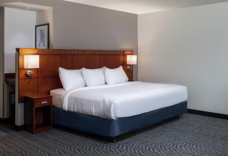 스탠다드 룸 킹사이즈 침대, Courtyard By Marriott Wichita At Old Town