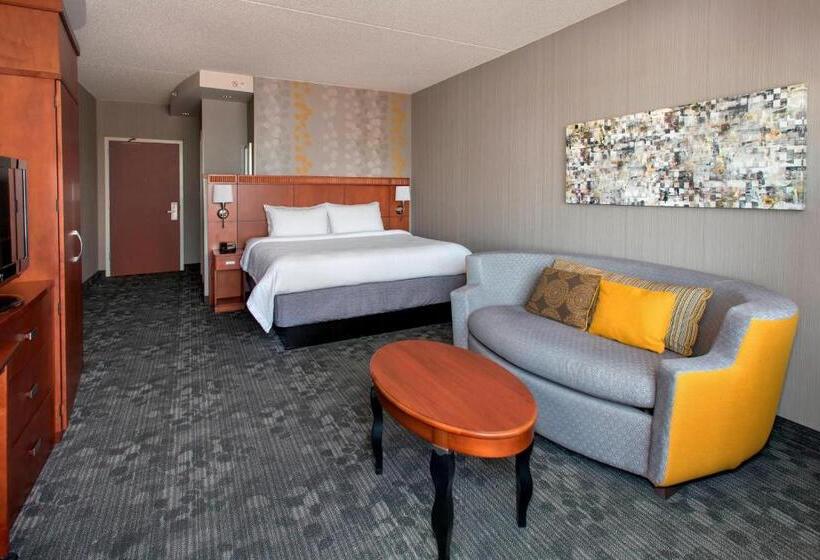 غرفة قياسية سرير كينج, Courtyard Republic Airport Long Island/farmingdale