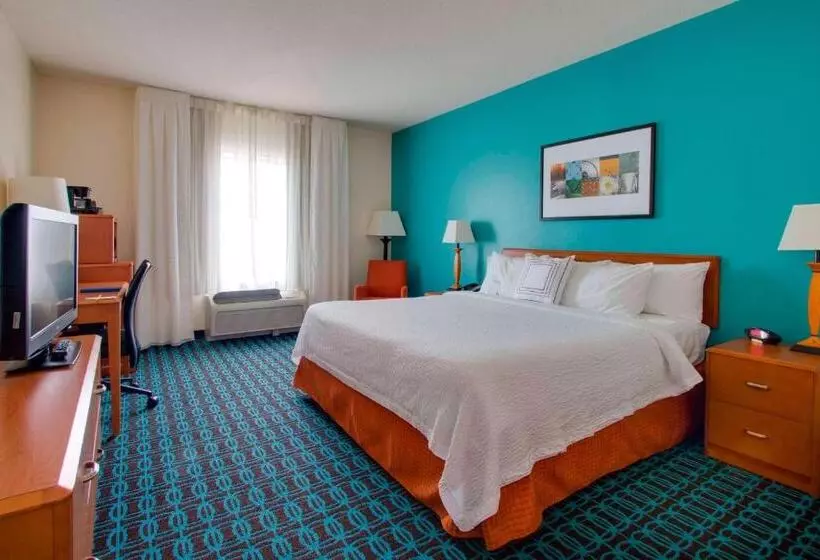 キングサイズベッドのスタンダードルーム, Fairfield Inn & Suites By Marriott Clermont