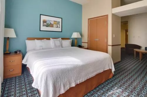 キングサイズベッドのスタンダードルーム, Fairfield Inn & Suites By Marriott Clermont