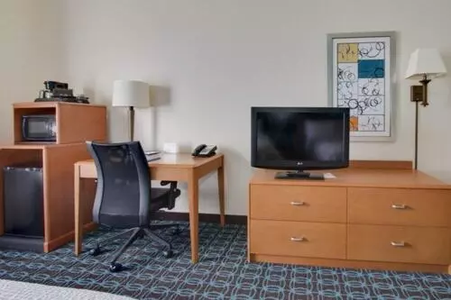 キングサイズベッドのスタンダードルーム, Fairfield Inn & Suites By Marriott Clermont