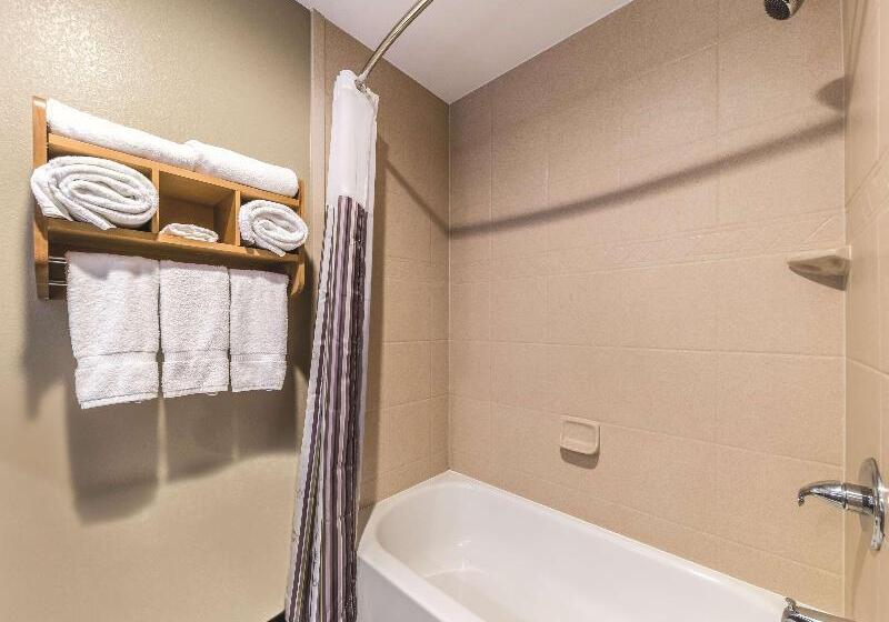 غرفة ديلوكس سرير كينج, La Quinta By Wyndham Tulsa   Catoosa