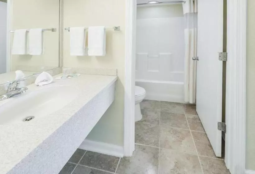 スイート, Grove City Travel Inn Columbus South
